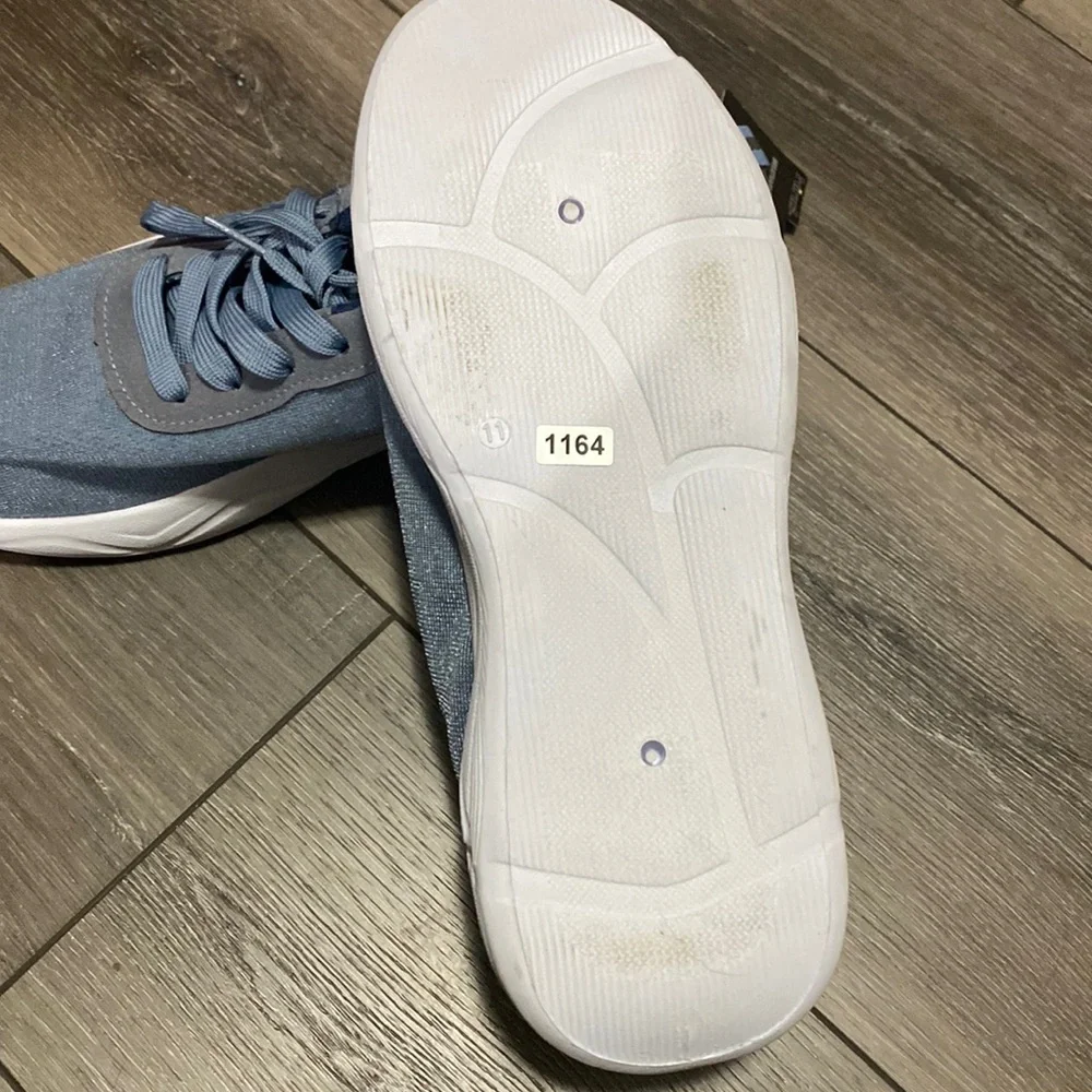 NWT! Hind‎ Blue Sneakers